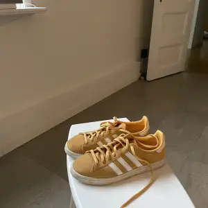 Gula skor från adidas. Knappt använt 💛