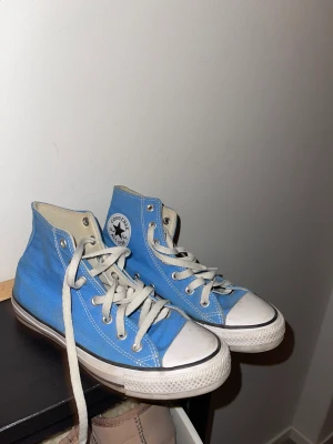 Blåa converce  - Converce i storleken 39