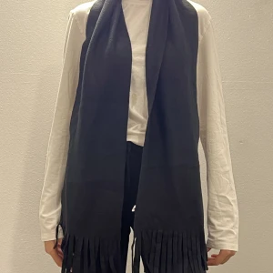 Scarf - Black One både man och kvinna kan ha det 