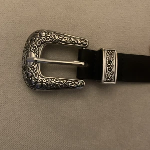 bälte  - har använt få gånger och är i perfekt skick! köpte i spanien (primark) och är inte rostad! 💗