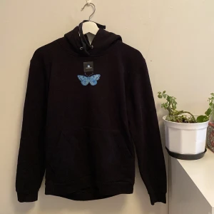 The cool elephant  - Super fin hoddie från The cool elephant i storlek M men passar som storlek S den är inte för tajt och inte för stor och sitter jätte fint. Skriv jätte gärna privat om ni har några frågor 💓+frifrakt