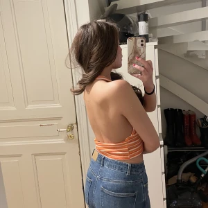 Fest topp - Säljer denna fina fest toppen ifrån hm i storlek M men passar mig som har S. Säljer för 20kr plus frakt, hör av vid frågor🥰