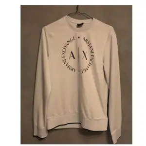 Säljer denna Armani sweatshirt i strl M då den inte används