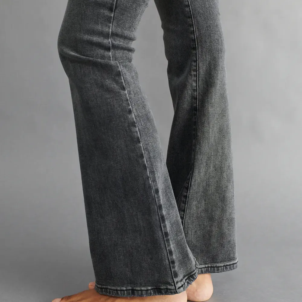 Säljer dessa gina tricot low waist jeans i storlek 34! Lite slitna längst ner vid fötterna men inget som syns. Säljer då dem är för stora på mig. Nypris 499kr. Jeans & Byxor.