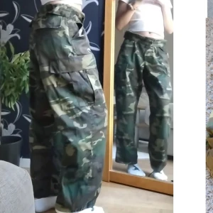 Y2k Cargopants camo. - Som nya. Passar xs, s eller m beroende på hur man vill de ska sitta!