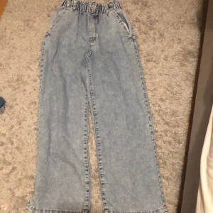 Jeans  - Jag säljer dessa jeans om ni är intresserade kan ni kontakta mig 