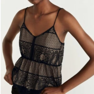 Spetstopp - Jättefin topp från mango. Har aldrig använt så i nyskick. Strl S o passar mig som är 161. 180kr + 45kr frakt