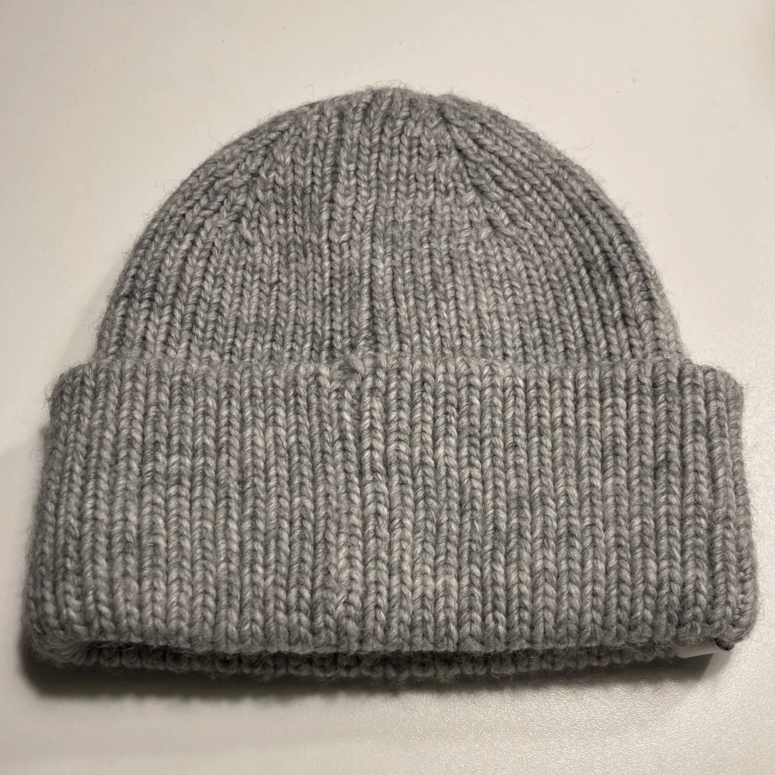 Grå Carin Wester mössa  - 90