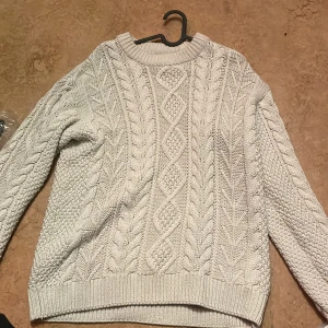 stickad rory gilmore sweater - rory gilmore stickad tröja, är xs men väldigt oversized så sitter mer som M/L nypris 699