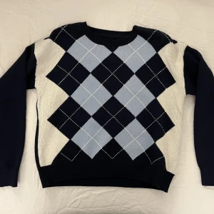 Stickad tröja  - Stickad tröja från shein aldrig använd!