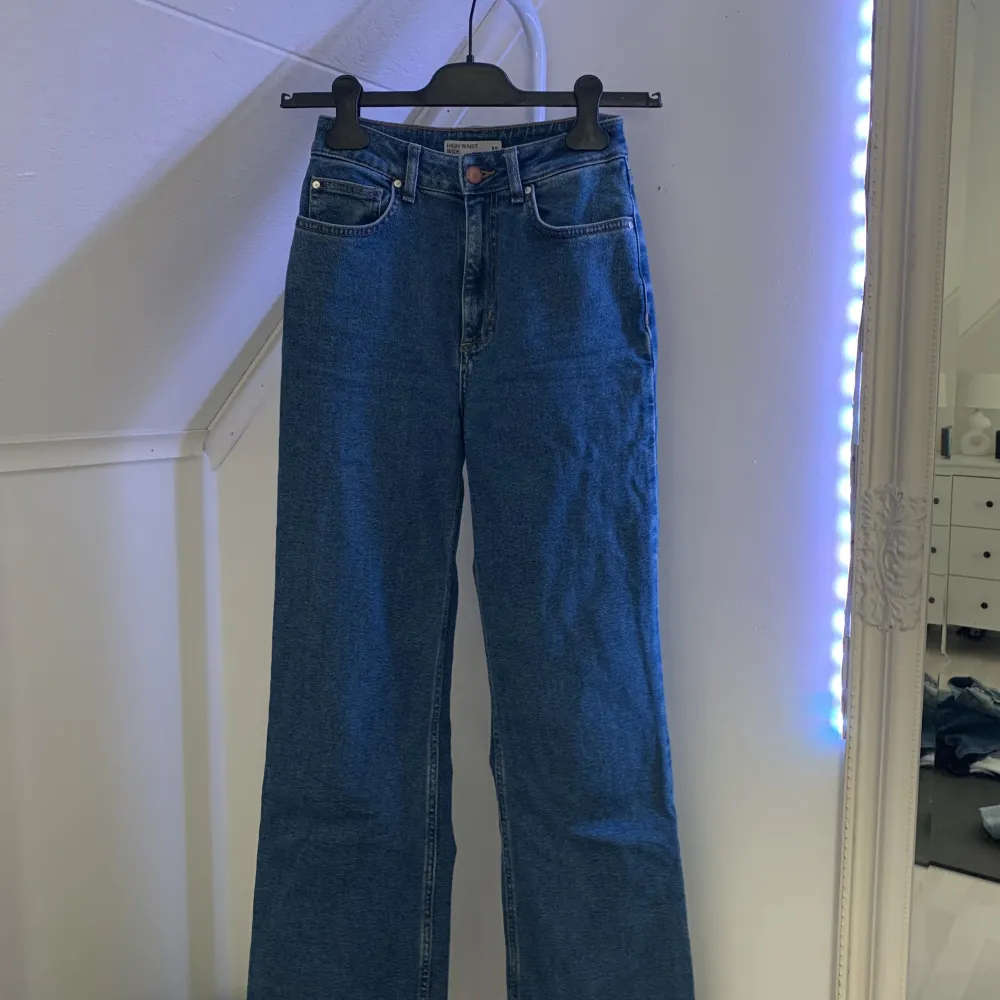 Högmidjade raka jeans från Cubus. Nyskick. . Jeans & Byxor.