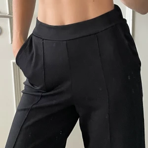 Byxor - Byxor från Gina Aldrig använda (det är spegeln som är smutsig)  Frakt ingår 