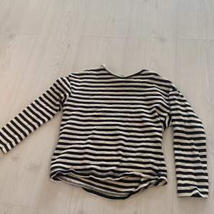 Zara tröja mönster randig färg vitt och svart storlek 134 