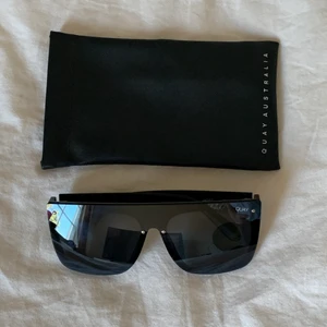 Quay Australia solglasögon  - Solglasögon från Quay Australia i modellen ”Jaded”. Säljer för 300kr 🖤