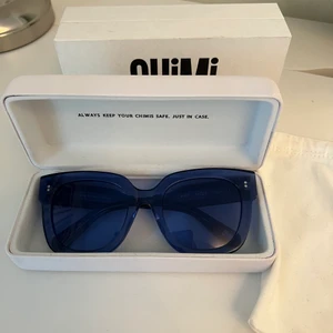 Chimi glasögon - Chimi glasögon i modellen 008. Färg acai med genomskinligt glas. Super snygga och perfekta nu till våren o sommaren!  (Finns en liten repa som man knappt märker, se bild 3) Köpta för 1000, buda från 400