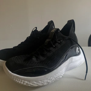 Under Armour Steph Curry skor - Storlek 43. Sneakers, basketskor, träningsskor. 