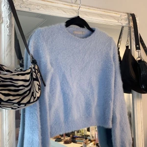 Tröja - Jätte fin tröja från bershka nästan helt ny🥰