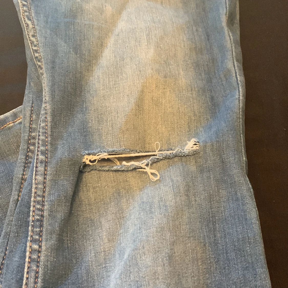 Blåa flared jeans med hål - 91