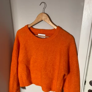 Stickad tröja Samsøe Samsøe strl S - Superfin aldrig använd stickad tröja från Samsøe Samsøe. 300 :-