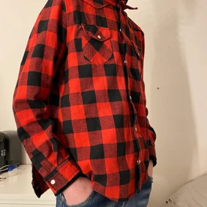Flanell skjorta  - En fin flannel kjorta i Herr storlek, S. Säljs för 70kr😊
