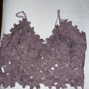 Spets topp - Jätte fin lila spets topp