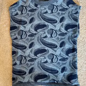 💕Säljer denna fina tröjan från Zara då jag inte använder den längre. Tröjan är i storlek S och den passar till allt. Tröjan är gjord av polyamide💕