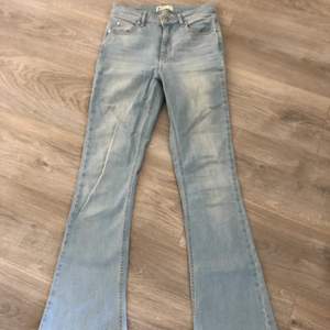 Bootcut jeans i storlek S! Använda fåtal gånger!