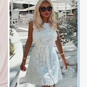 Fin studentklänning - En helt oanvänd klänning från Dennis Maglic jättefin och bekväm. Som passar perfekt till studenten!💕