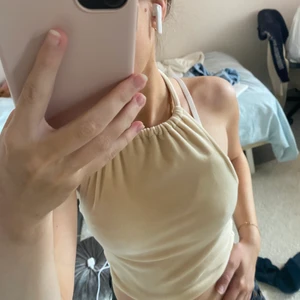 Halterneck topp - Halterneck topp i ett jätte skönt material från Bikbok, storlek xs 