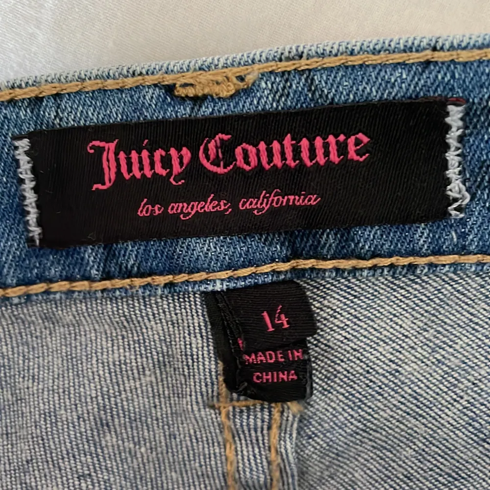 Ljusblå Juicy Couture jeans shorts i storlek 14 år. Aldrig använda säljs för 200 + (frakt) 🌸💕🌼 . Shorts.