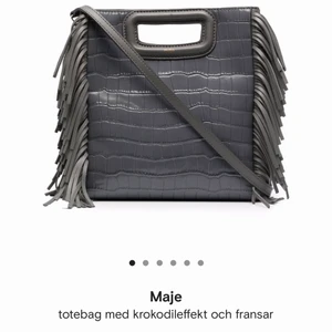 Maje väska  - Säljer min maje väska med krokodil effekt som jag fick i julas. Kostar 2 799 kronor. 