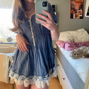 odd molly klänning - Superfin klänning från odd molly som tyvärr är för kort för mig som är 177cm lång. Det står inte vilken storlek det är men skulle säga att den passar på S-M. Säljer för 150kr kan gå ner i pris vid snabbt köp! 