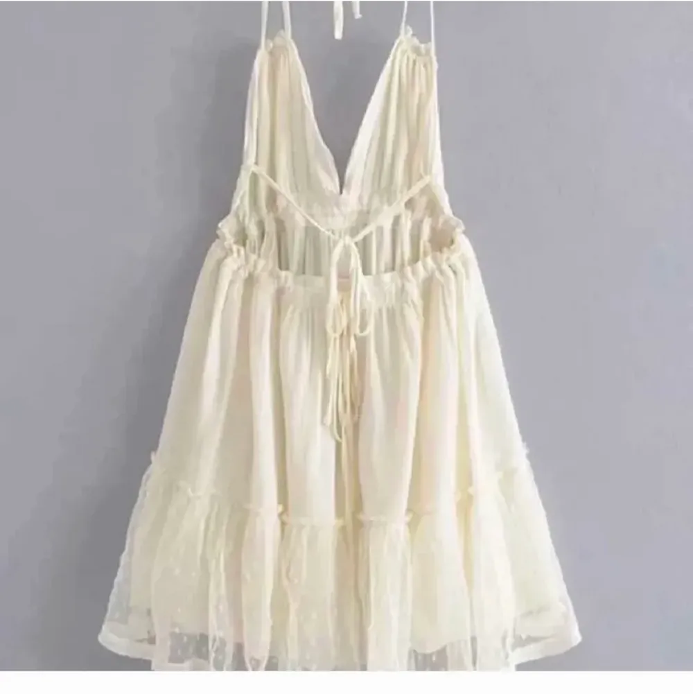 Superfin klänning som passar perfekt nu till sommaren💜🤝💕Aldrig använd men säljer eftersom jag hade en liknande!💞💞 Frakten inkluderas i priset👐🏼👐🏼. Klänningar.