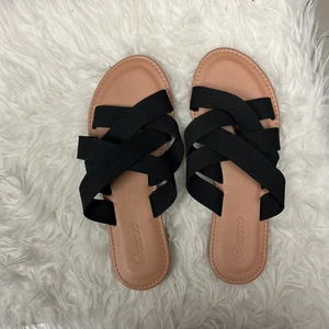 Super snygga cucco sandaler 💫 - Dem här sandalerna är för små för mig har aldrig haft dem.högst bud får dem.  Hoppas att ni köper dem❤️❤️