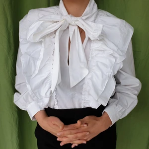 Knytblus från Zara strl M 100% bomull - Ej använd, endast tvättad & provad. Skötselråd: handtvättas & strykes 