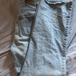 Wide jeans  - Blåa wide jeans, st 32.