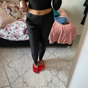 Kostymbyxor - Kostymbyxor i fint skick 🤍 tyvärr för stora på mig ✨