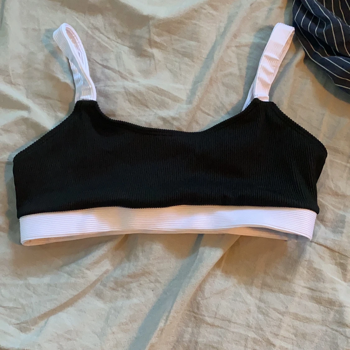 Bikiniöverdel från shein i storlek M