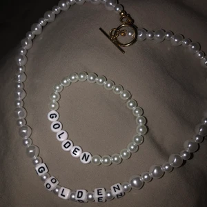 Golden smycken  - Säljer dessa Harry Styles inspirerade smycken. Har gjort armbandet själv men köpt halsbandet. Jättefina och inga skavanker då jag aldrig använt dom! 💗💗