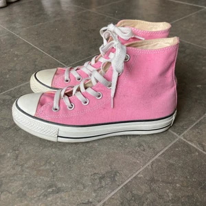 Converse - Rosa converse i strlk 37. köpare står för frakt. 