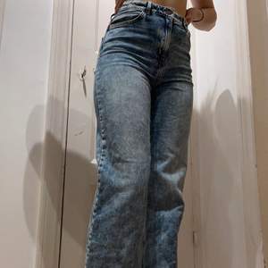  Blåa raka jeans från Lindex i storlek 158. Säljer eftersom att jag inte gillar längden (är 169cm). 
