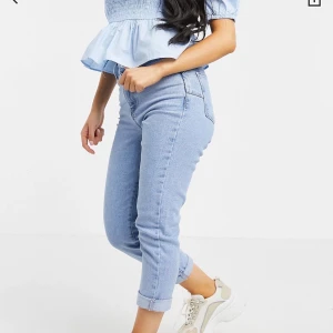 ASOS jeans  - Super fina helt nya byxor som är i storlekarna 40-42 med alla lappar kvar. Fick dom i present men alldeles för stora så säljer de 100 kr styck ☺️