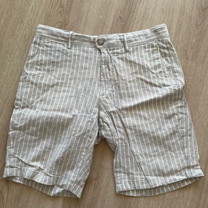 Linneshorts från mango Stl 40/S - Randiga linneshorts från mango
