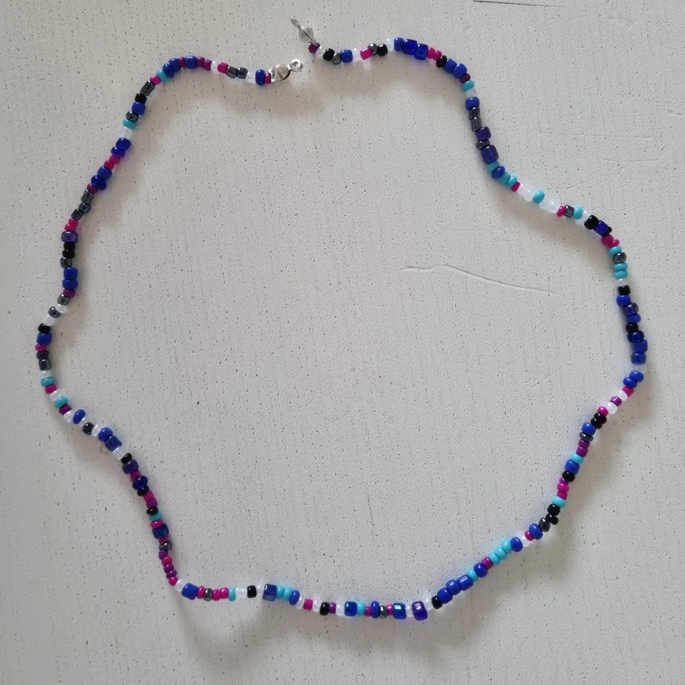 Först till kvarn 20kr, gäller endast halsbandet på bilden! Egengjort halsband, gör även custommade. Står ej för frakt . Asusteet.