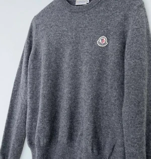 Moncler - Säljs tillbaka till ursprungliga plicksäljaren pga felaktigstorlek. 