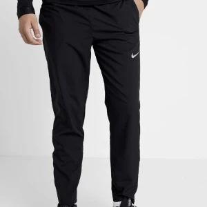 Nike prasselbyxor - Nike prasselbyxor, knappt använda😀 Priset går att diskutera!