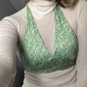 Pull&bear reversible top  - Topp som kan användas på båda hållen Strl: S Endast använd ett par gånger pga för liten storlek 