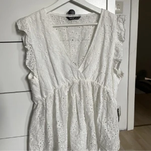 Blus - Supersöt blus i strl M💞💞 säljer pga ingen användning🤍