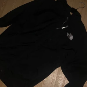The north face jacka - Skön och snygg jacka perfekt nu när det blir varmare