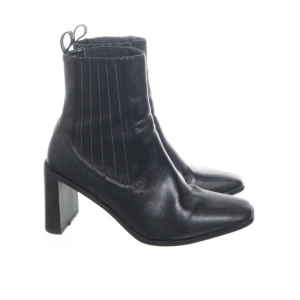 Stövletter - super snygga och BEKVÄMA skor!! säljer nu dessa då jag har ett till par liknande, köpta från märket raid. använd ett fåtal gånger och köpta för 699❤️ Säljer nu för 150 + frakt ❤️